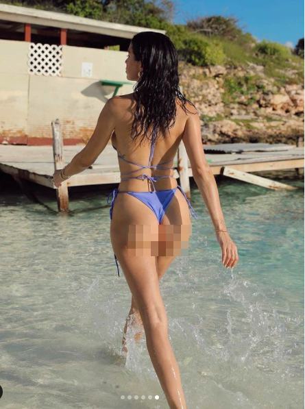 Nàng WAG nóng bỏng Nicole Williams phô diễn đường cong hoàn hảo với áo tắm - ảnh 6
