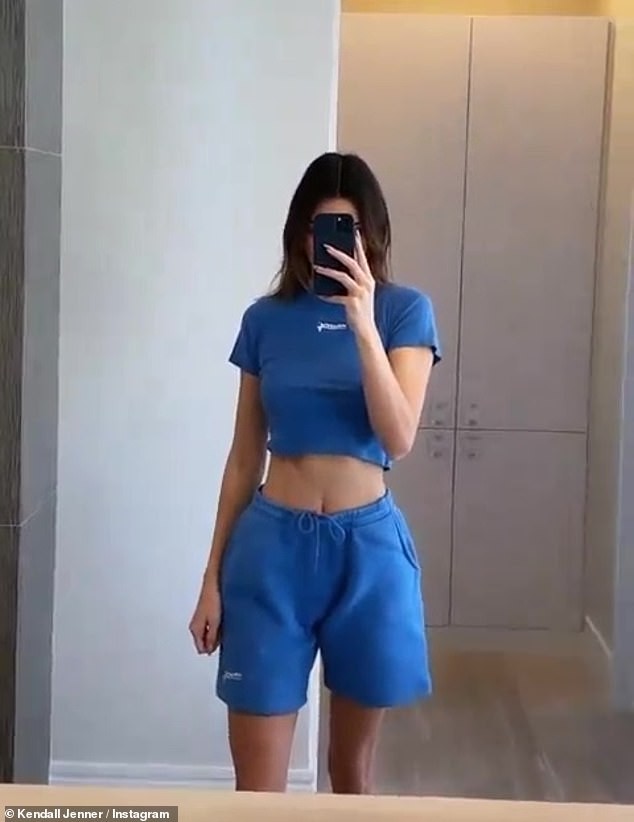 'Siêu mẫu đắt giá nhất thế giới' khoe eo thon sexy gây ngưỡng mộ - ảnh 1