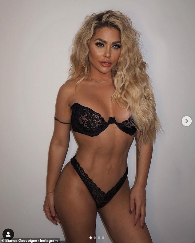 Mẫu nội y Bianca Gascoigne tung ảnh sexy, khoe đã thu nhỏ vòng một - ảnh 2
