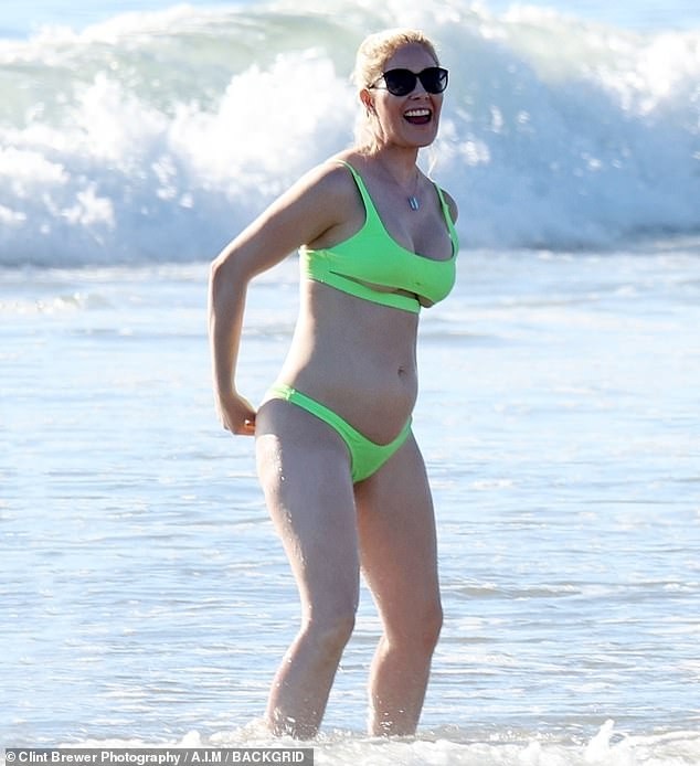 Heidi Montag mặc bikini phô dáng nảy nở, lộ chân ngực - ảnh 3