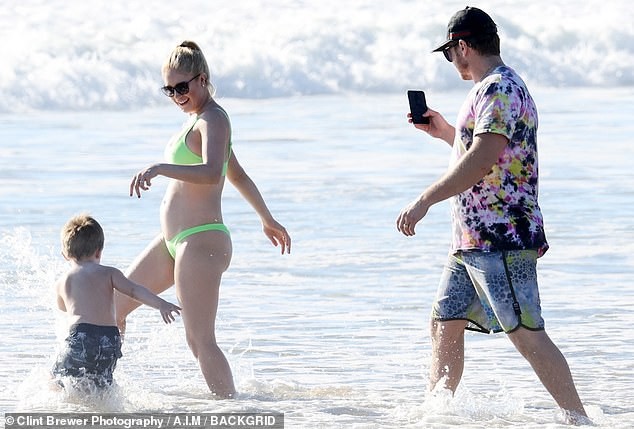 Heidi Montag mặc bikini phô dáng nảy nở, lộ chân ngực - ảnh 5