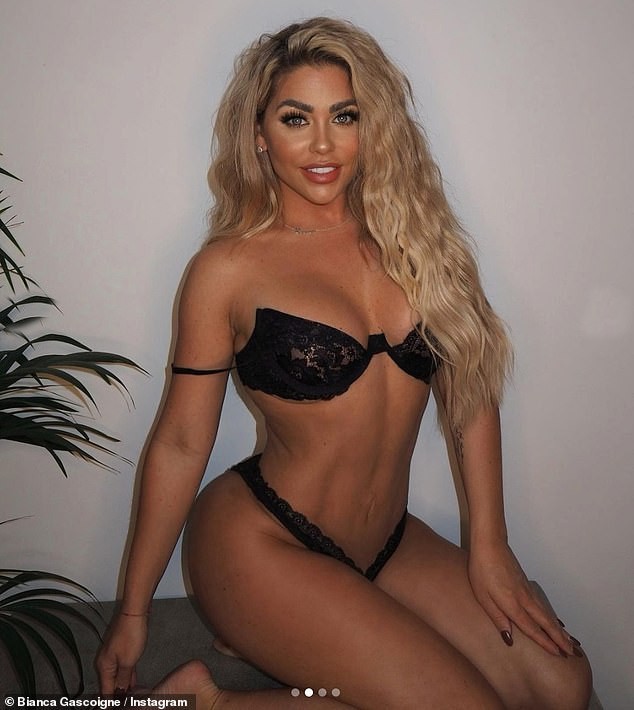 Mẫu nội y Anh quốc Bianca Gascoigne khoe dáng 'bốc lửa' trên phố - ảnh 5