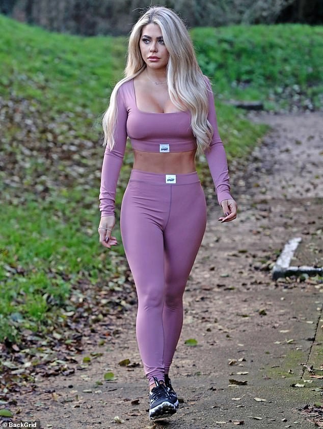Mẫu nội y Anh quốc Bianca Gascoigne khoe dáng 'bốc lửa' trên phố - ảnh 1