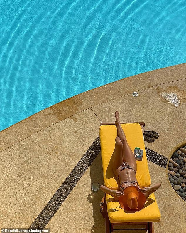 'Siêu mẫu đắt giá nhất thế giới' khoe dáng tuyệt mỹ với bikini - ảnh 2