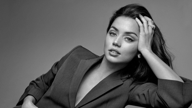 'Bond girl' Ana de Armas gợi cảm mê mẩn trên tạp chí sau chia tay Ben Affleck - ảnh 4