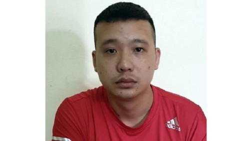 Phụ huynh tát tới tấp, bắt 3 giáo viên quỳ gối trước cửa lớp - ảnh 1