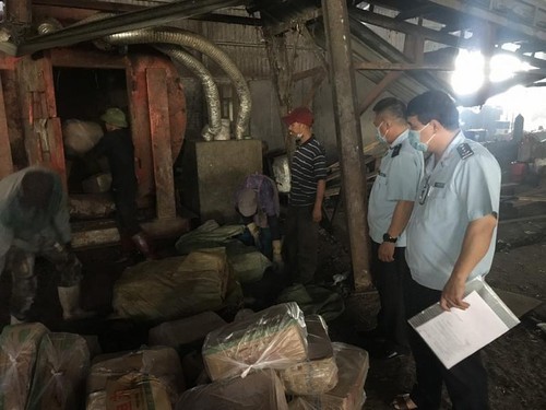 Gần nửa tấn chả mực xuất xứ từ Trung Quốc bị bắt giữ - ảnh 1