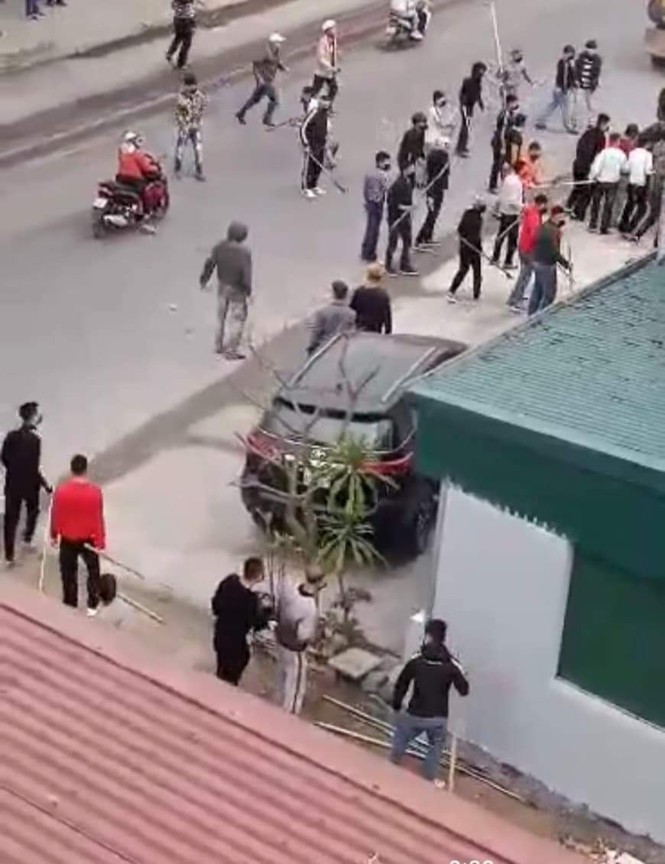 Hơn 40 thanh niên cầm giáo mác truy sát 2 cha con ở Hải Phòng - ảnh 3