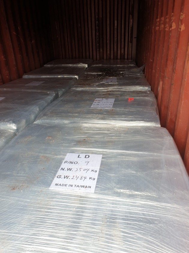 Hàng chục tấn bản cực ắc quy chì đã qua sử dụng nhập lậu vào cảng Hải Phòng - ảnh 1