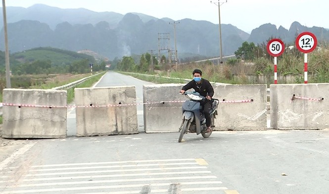 Quảng Ninh đổ đất, cẩu bê tông chặn đường như “thời chiến” - ảnh 6