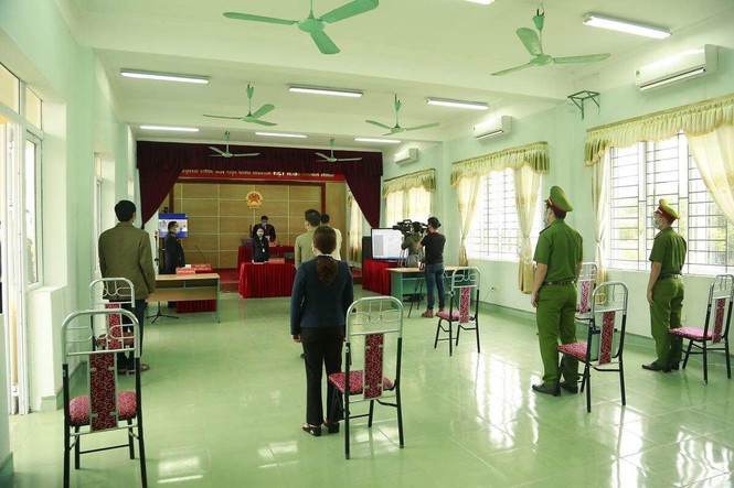 Đối tượng đánh bầm dập 2 cán bộ vì bị nhắc đeo khẩu trang nhận 9 tháng tù - ảnh 2