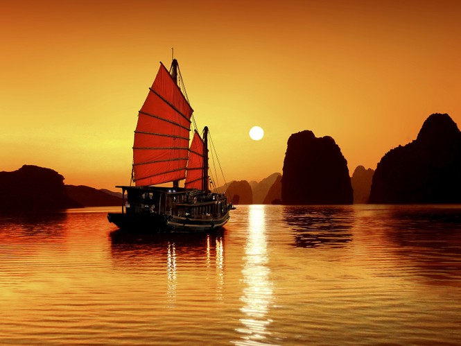 Quảng Ninh mở lại đường bay Vân Đồn, cho phép ngủ đêm trên vịnh Hạ Long - ảnh 1