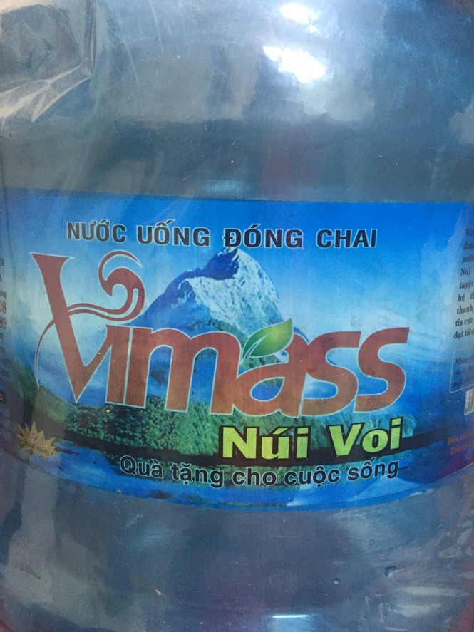 Hải Phòng thu hồi toàn bộ nước đóng chai được sản xuất từ nguồn mương nước thải - ảnh 1