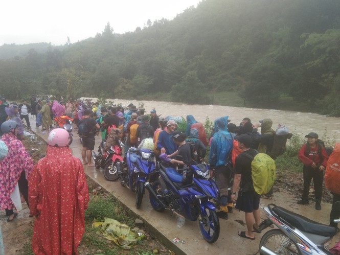 Khánh Hoà: Nhóm du khách mắc kẹt trên núi Tà Giang đã trở về an toàn - ảnh 1