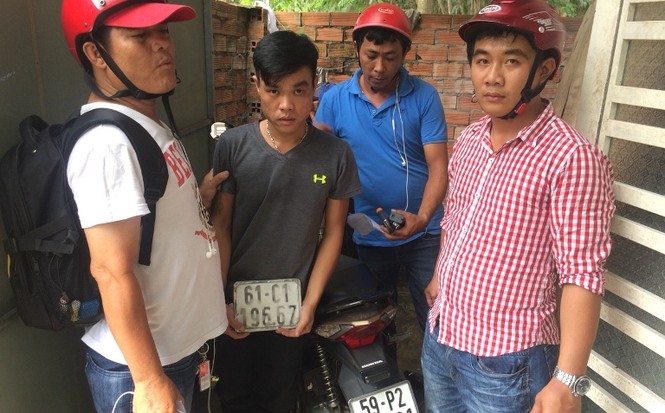 Thanh niên cạy cửa nhà trộm xe bị “hiệp sĩ” tóm gọn - ảnh 1