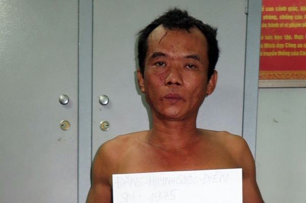 Ghen tuông, chồng giết vợ ngay trước mặt con trai 5 tuổi - ảnh 1