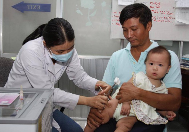 Khan vắc-xin dịch vụ: Doanh nghiệp 'đục nước béo cò'? - ảnh 1