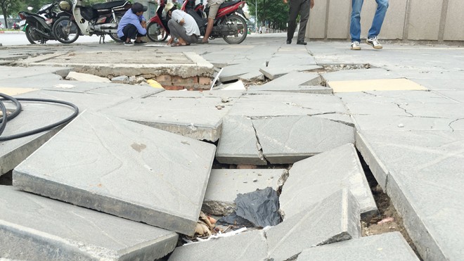 Vỉa hè Hà Nội: Điệp khúc lát, đào, chỉnh trang - ảnh 1