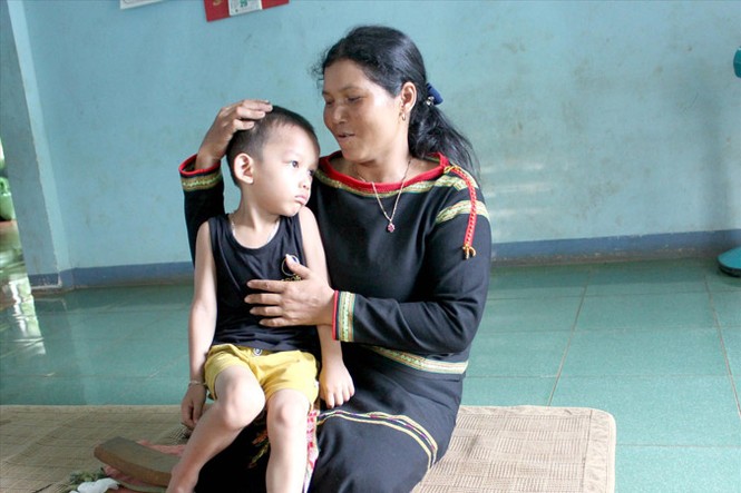Con mang họ mẹ, cháu lấy tên ông bà! - ảnh 1