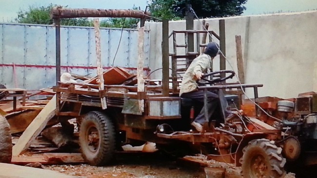 Vụ 'thiếu tá rơi súng': Khi dân phải tự điều tra tiêu cực - ảnh 1