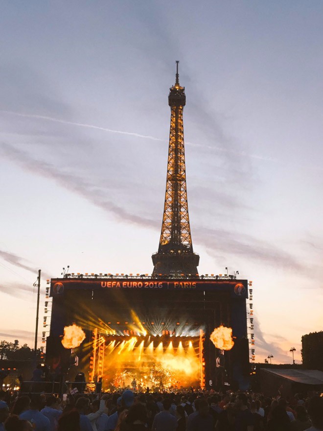 Cuộc chơi dưới tháp Eiffel - ảnh 1