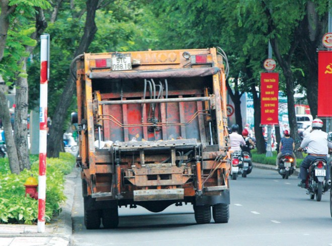 Xử lí rác thải còn nhiều bất cập - ảnh 1