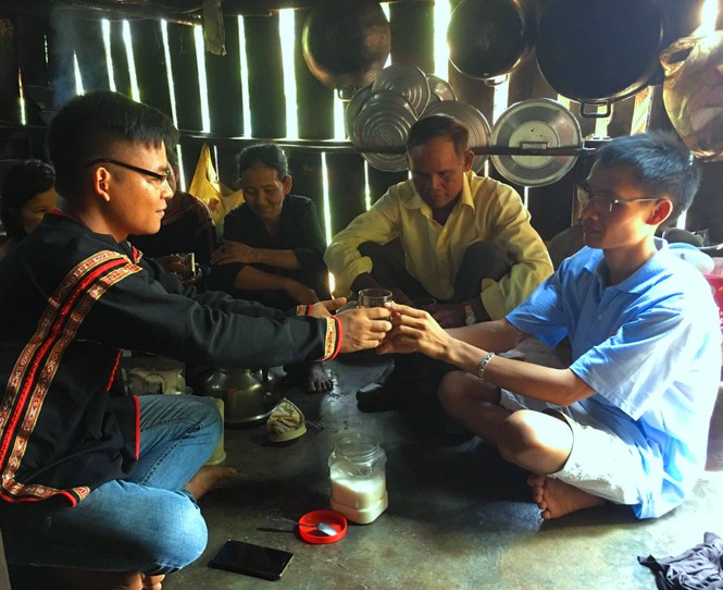 Câu chuyện khác trong ly cà phê Ê đê - ảnh 1
