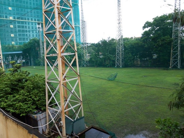 Giải tỏa bãi xe “mọc” trái phép trên đất quy hoạch trồng cây xanh - ảnh 2