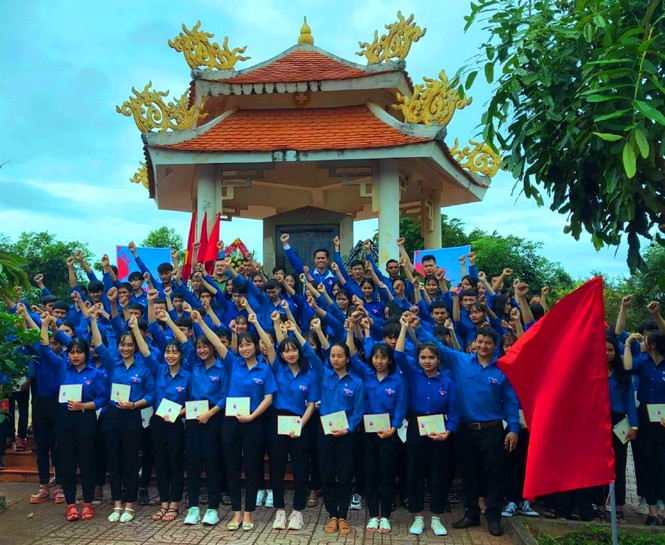 Tuổi trẻ Đắk Lắk mang niềm vui về buôn làng - ảnh 1