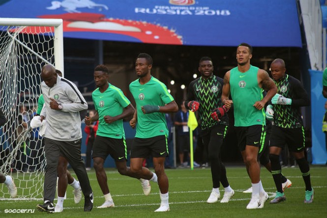 Thủ quân Nigeria 'bó bột' vào sân để quyết chiến với Argentina - ảnh 1