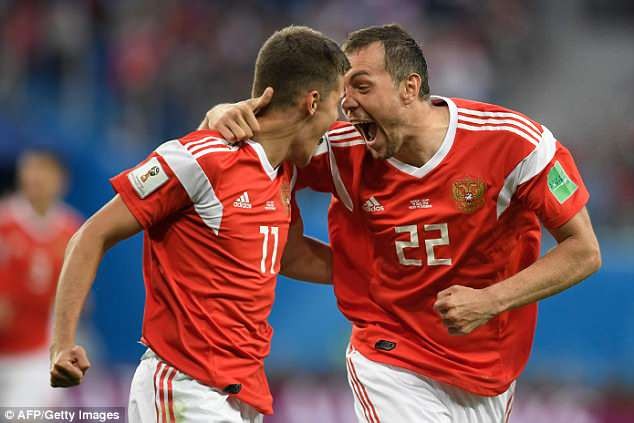 Lịch thi đấu vòng 1/8 World Cup hôm nay (1/7): 'Gấu Nga' quyết thắng - ảnh 1