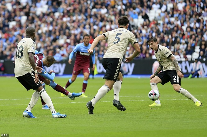 Kết quả Ngoại hạng Anh: Hàng công bạc nhược, M.U thua sốc West Ham - ảnh 1