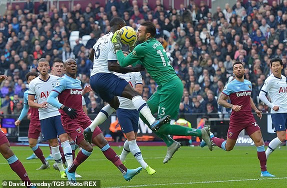 West Ham 2-3 Tottenham: Mourinho mở hàng may mắn - ảnh 6