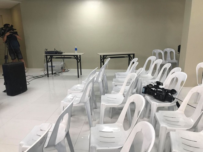 Sốc với phòng họp báo như... nhà kho ở SEA Games 30 - ảnh 4