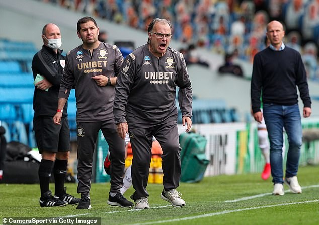 Leeds United trở lại Ngoại hạng Anh sau 16 năm vắng bóng - ảnh 1