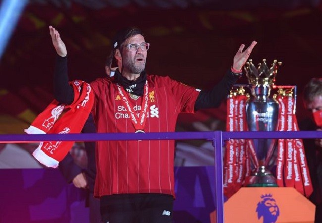 Anfield đỏ rực pháo hoa ngày Liverpool đón cúp vô địch - ảnh 9