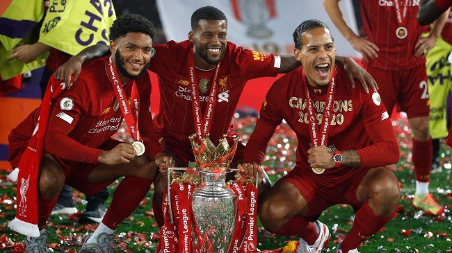 Anfield đỏ rực pháo hoa ngày Liverpool đón cúp vô địch - ảnh 8