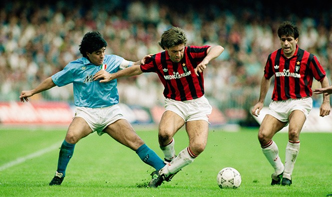 HLV Ancelotti khóc trong phút tưởng nhớ huyền thoại Maradona - ảnh 1