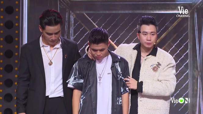 Sân khấu 'Rap Việt' ngập tràn nước mắt, Trấn Thành nhòe lệ vì những ‘chiến binh tâm hồn’ - ảnh 6