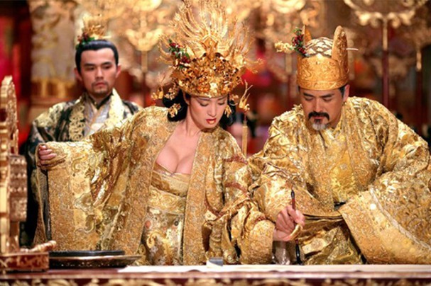 Những phân cảnh hở bạo trong ‘Hoàng Kim Giáp’ của Củng Lợi - ảnh 3