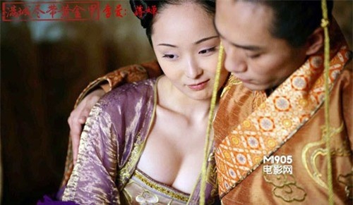 Những phân cảnh hở bạo trong ‘Hoàng Kim Giáp’ của Củng Lợi - ảnh 4