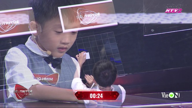 Cậu bé 7 tuổi có trí nhớ siêu phàm tại Siêu trí tuệ khiến Trấn Thành, Tóc Tiên chào thua - ảnh 1