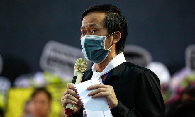 Nghẹn lòng bài thơ Hoài Linh tiễn biệt Chí Tài được đọc trong tang lễ tại Mỹ - ảnh 1
