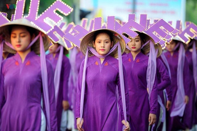 Vụ nón Huế bị 'cắm sừng': Có thể coi là vương miện? - ảnh 2
