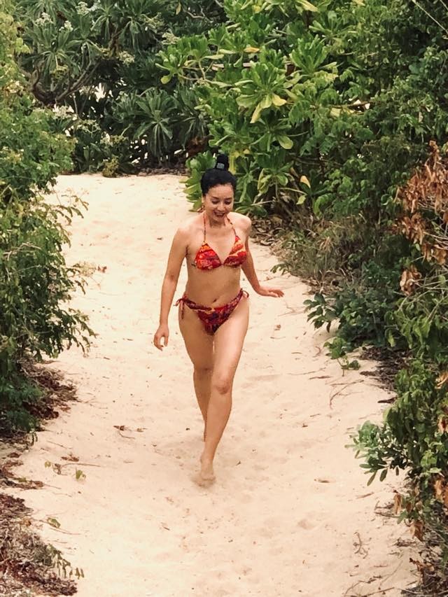Thân hình gợi cảm với bikini của nghệ sĩ Chiều Xuân ở tuổi 52 - ảnh 2