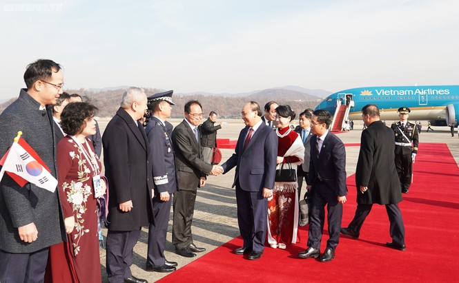 Lễ đón chính thức Thủ tướng Nguyễn Xuân Phúc tại Thủ đô Seoul, Hàn Quốc - ảnh 4
