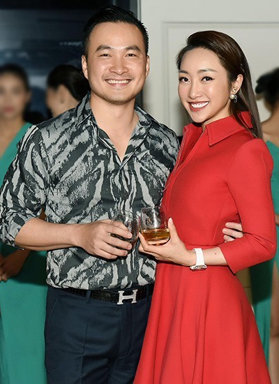 Showbiz 6/12: Midu bị chỉ trích vì hoá người mặt đen cầm đầu gà - ảnh 4