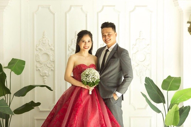 Người hẹn hò cô gái gây sốc vì đòi tài trợ du lịch Châu Âu đã lấy vợ - ảnh 1