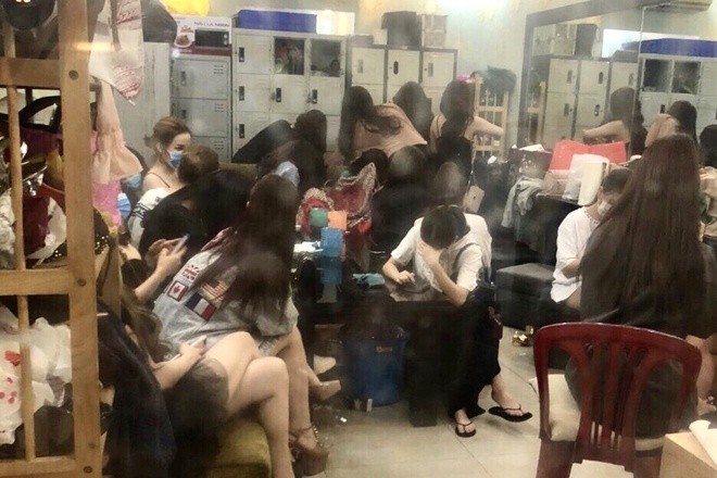 Lời khai của 'má mì' xinh đẹp điều tiếp viên nhà hàng đi bán dâm - ảnh 2