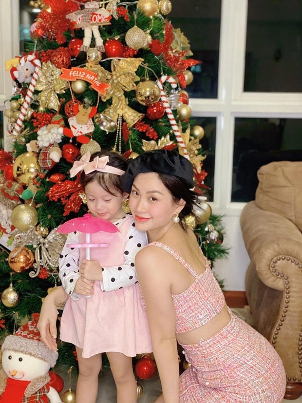 Phát 'sốt' với cách trang hoàng nhà cửa chuẩn bị đón Noel của sao Việt - ảnh 10